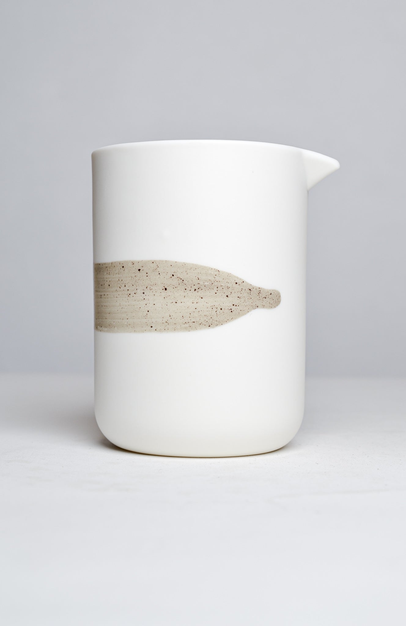 Simple jug with cup, ash gray line