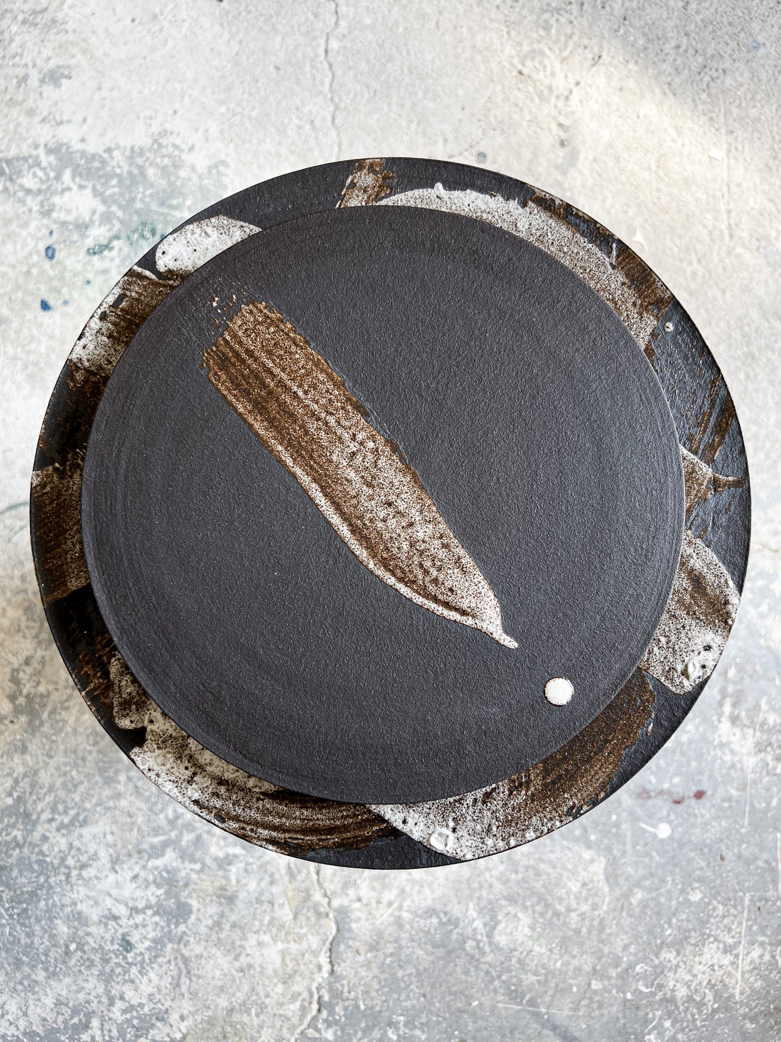 Serving flat plate with line