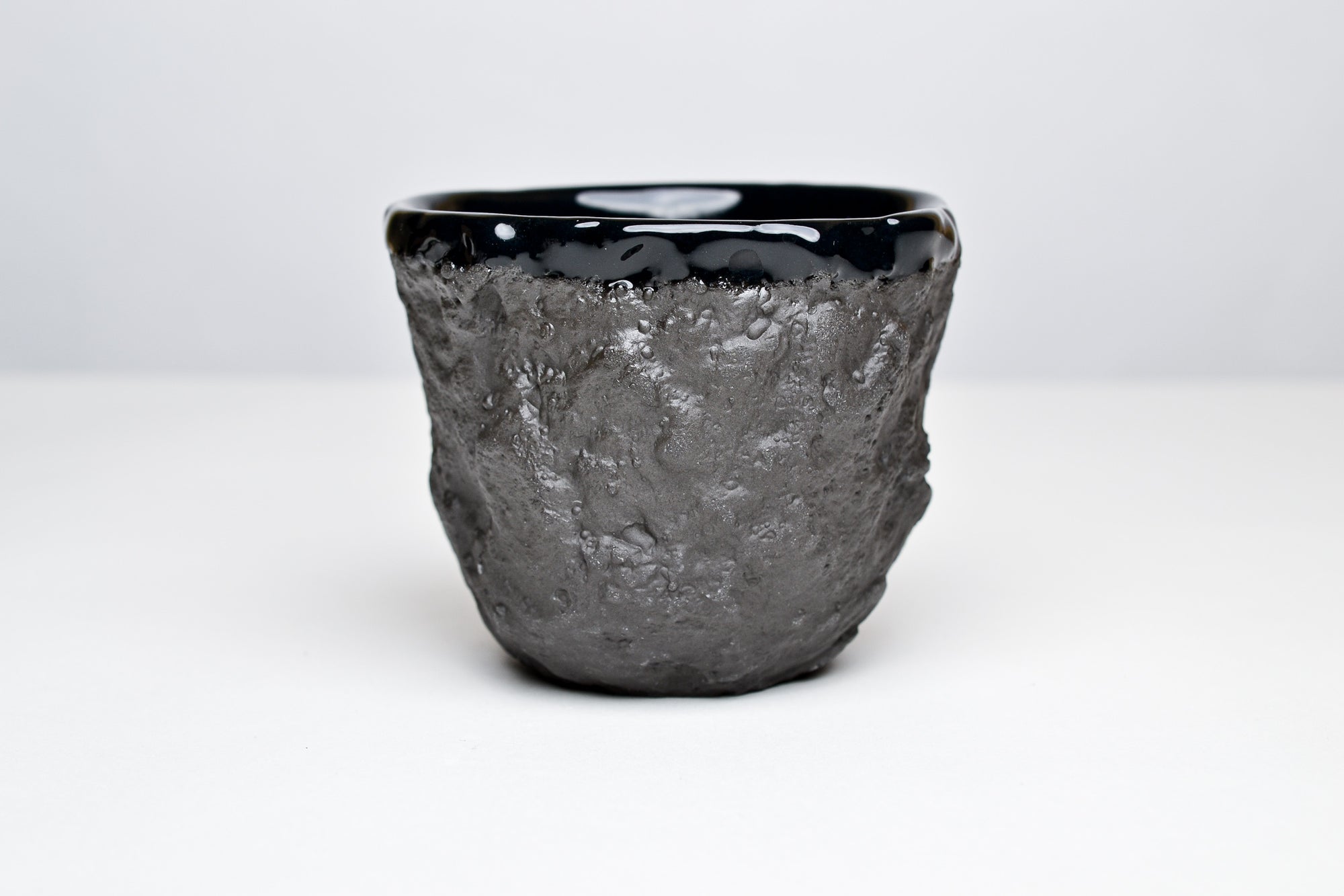 Stone age cup - black